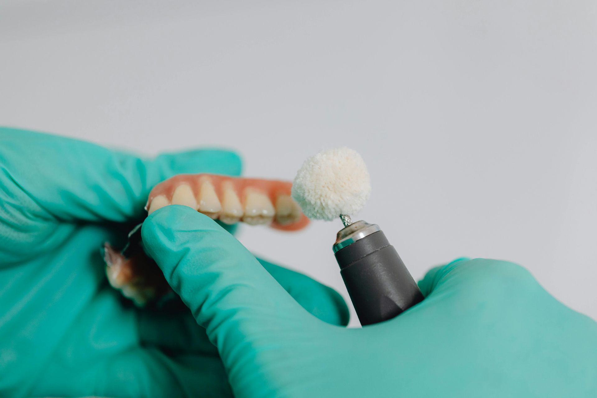 SolSmile Lounge | Complete Dentures in Tampa: Restore Your Smile with Comfort and Confidence